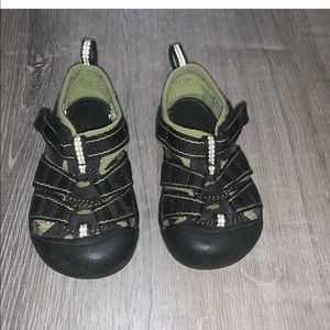 Keen toddler water shoes/ sandals size 6